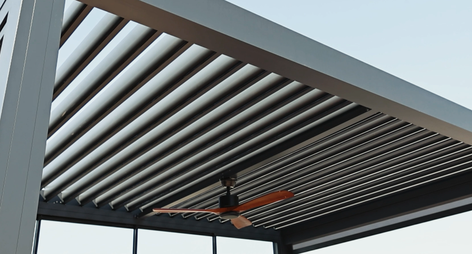 SolZen Aluminum Louvered Pergola