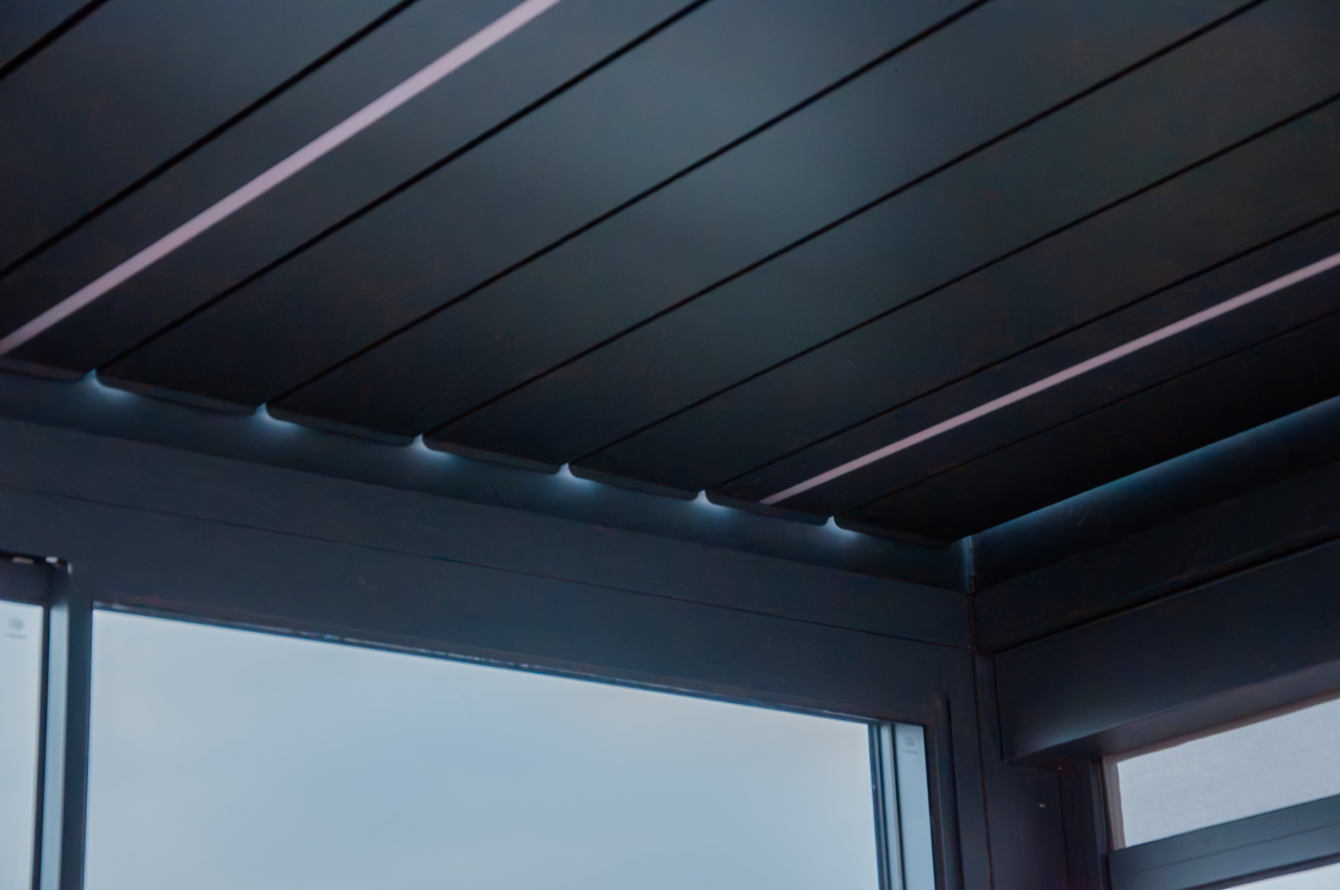 SolZen Aluminum Louvered Pergola