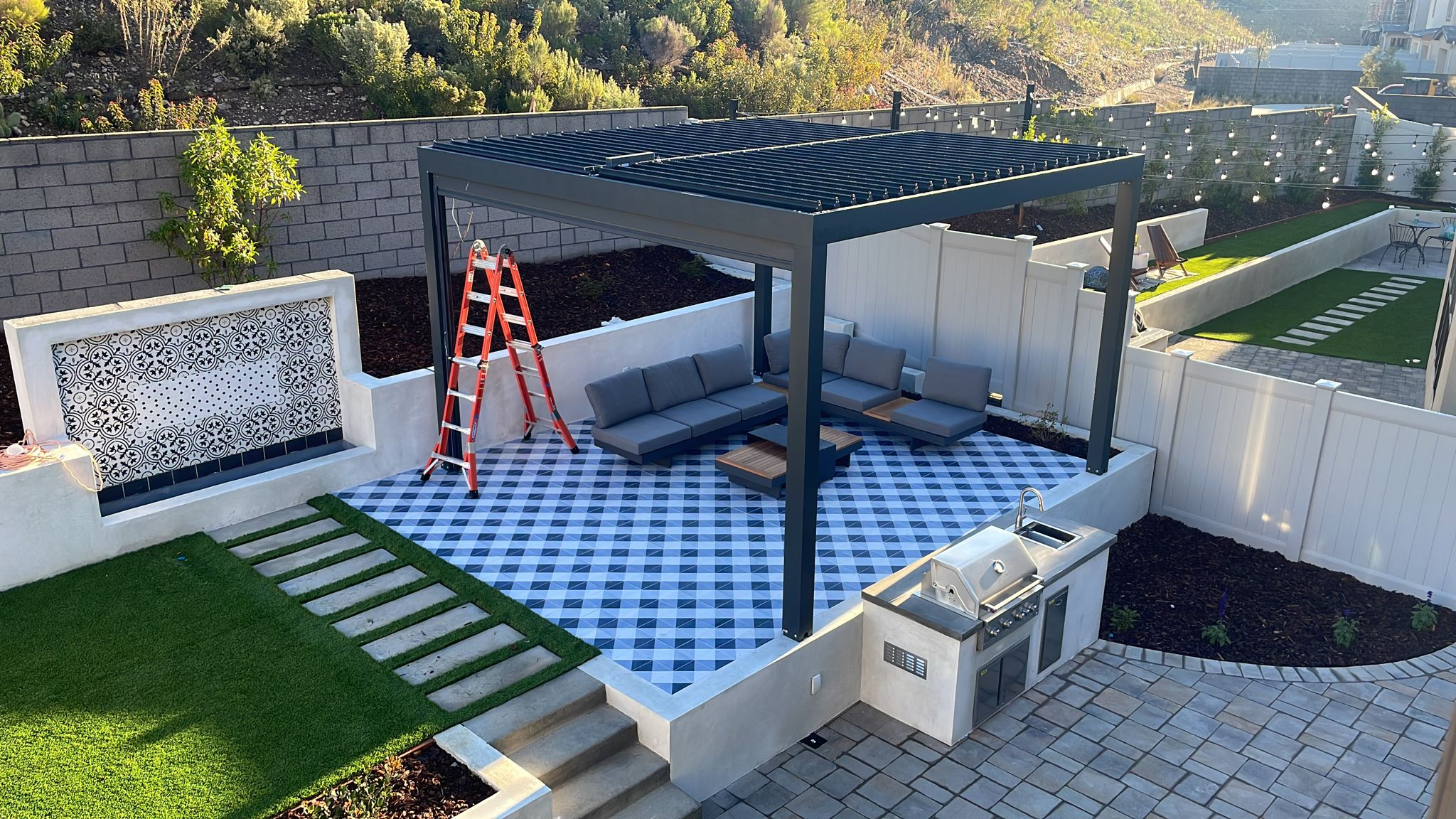 SolLux Aluminum Louvered Pergola