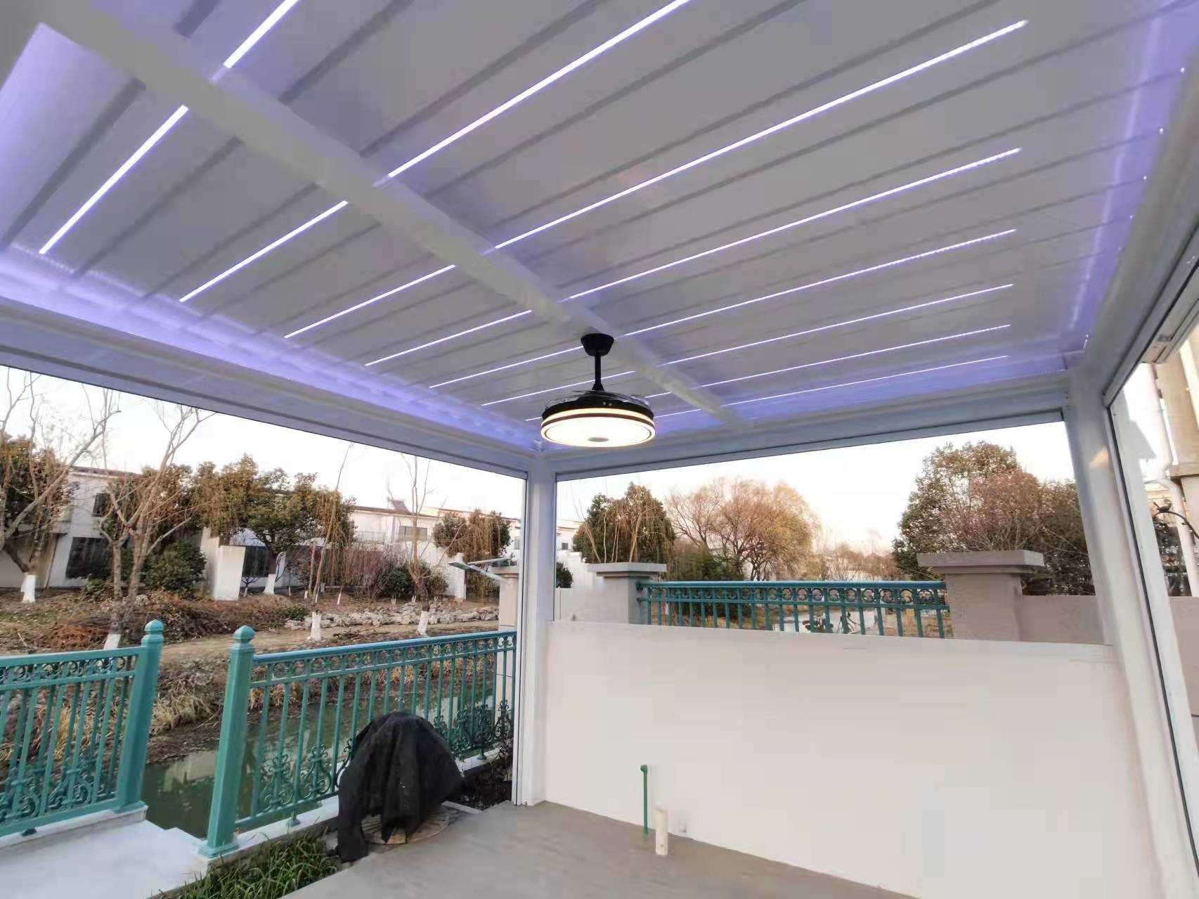 SolLux Aluminum Louvered Pergola