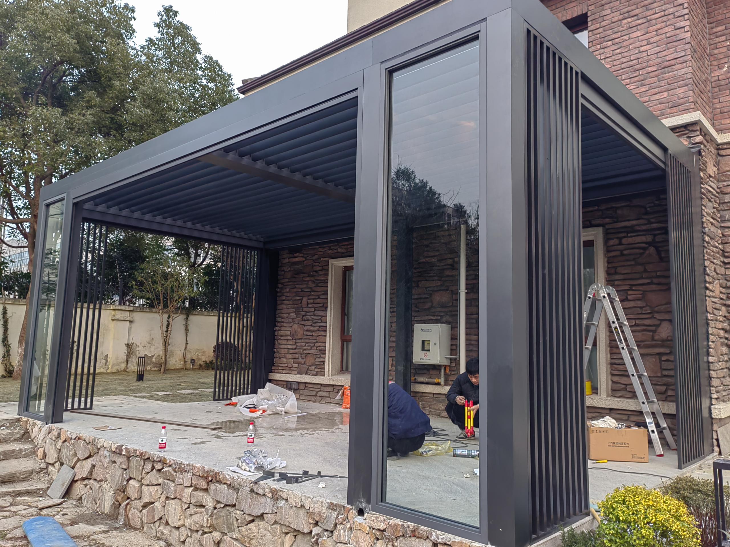 SolLux Aluminum Louvered Pergola