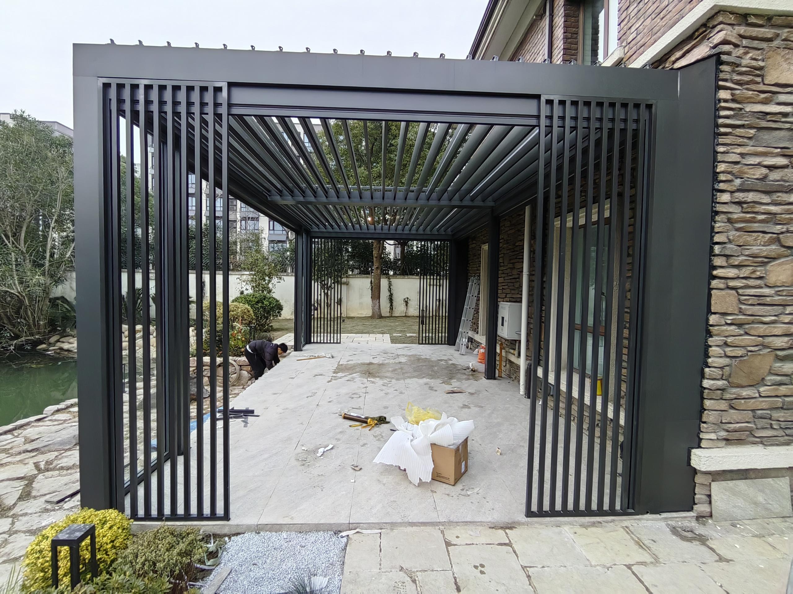 SolLux Aluminum Louvered Pergola